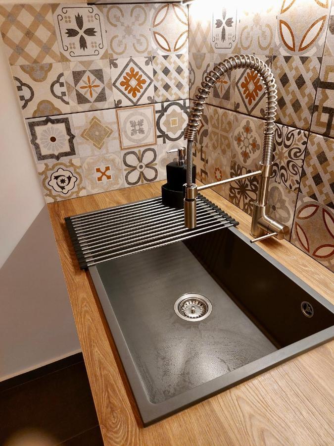 Christina-Anna Athens City Center Walking Distance To Everywhere And Acropolis, In One Of The Most Favorable Locations By National Gardens And Zoo, Hellenic Parliament In Syntagma And Stylish Exquisite Kolonaki Cozy Renovated Apartment Экстерьер фото